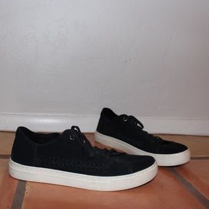Black sneakers TOMS